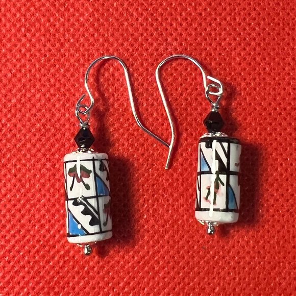 Vintage Peruvian Hand Painted Beaded Earrings on Silver Tone French Hooks - Picture 1 of 3